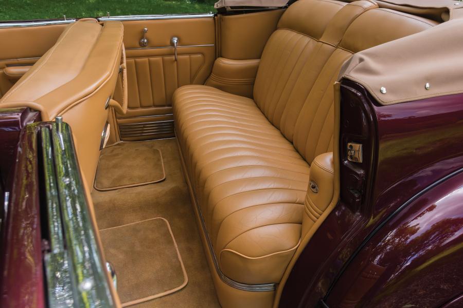 Интерьер Cadillac Series 62 Convertible Sedan (6229D) 1941 года  (фото 23 из 51)